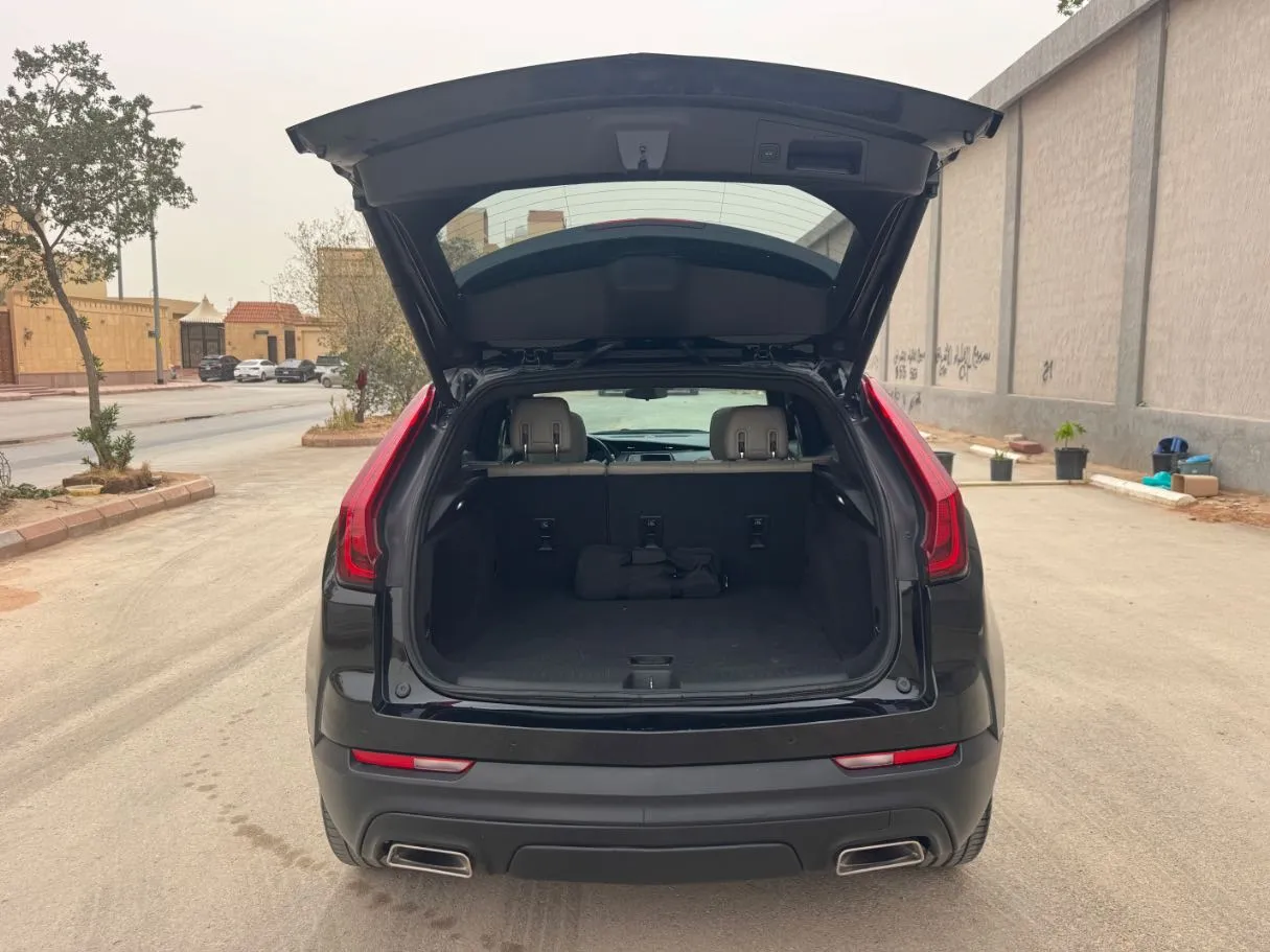 Car image 19