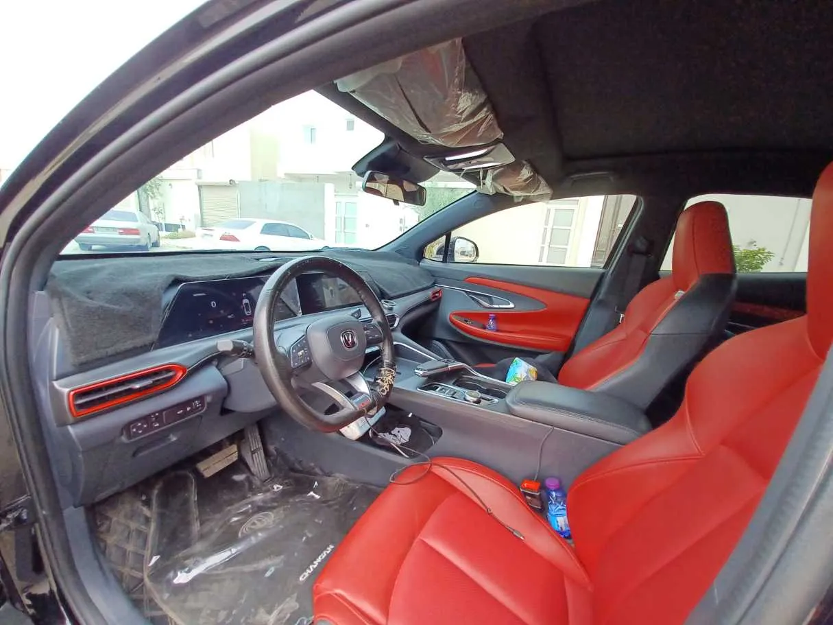 Car image 11