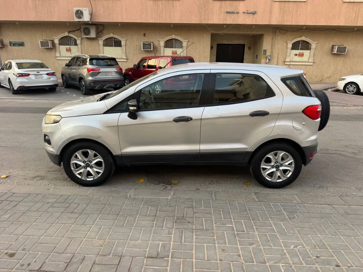 Car image 8
