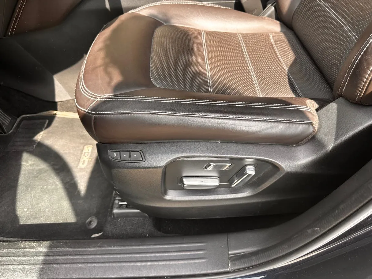 Car image 28
