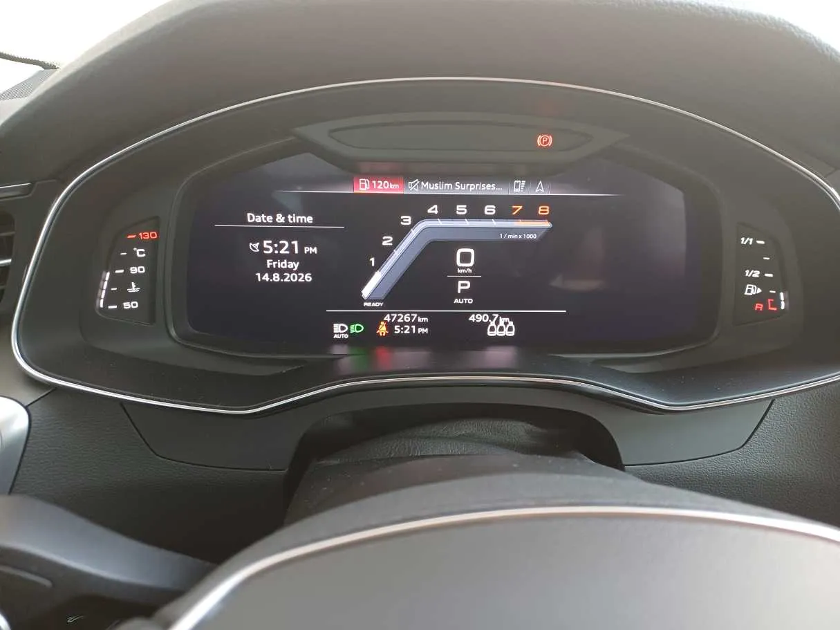 Car image 19