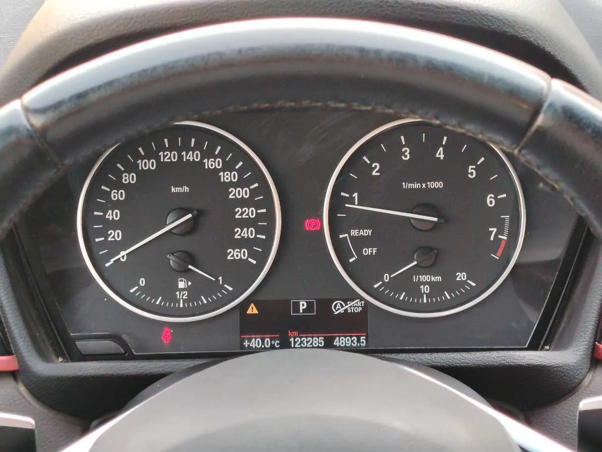 Car image 26