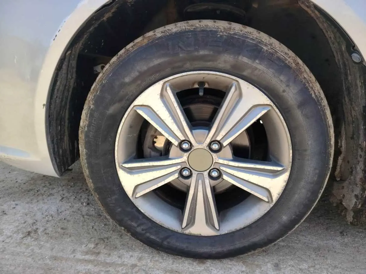 Car image 10