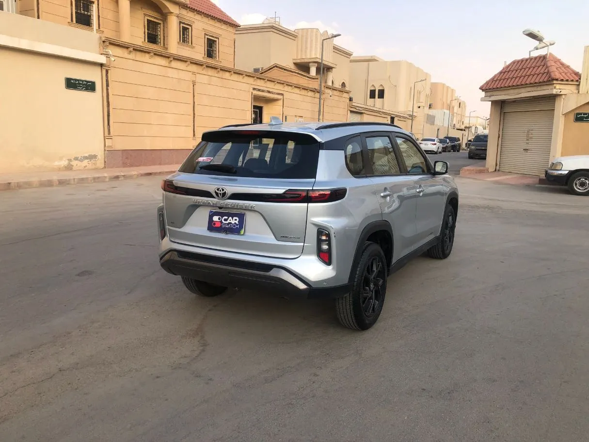 Car image 5