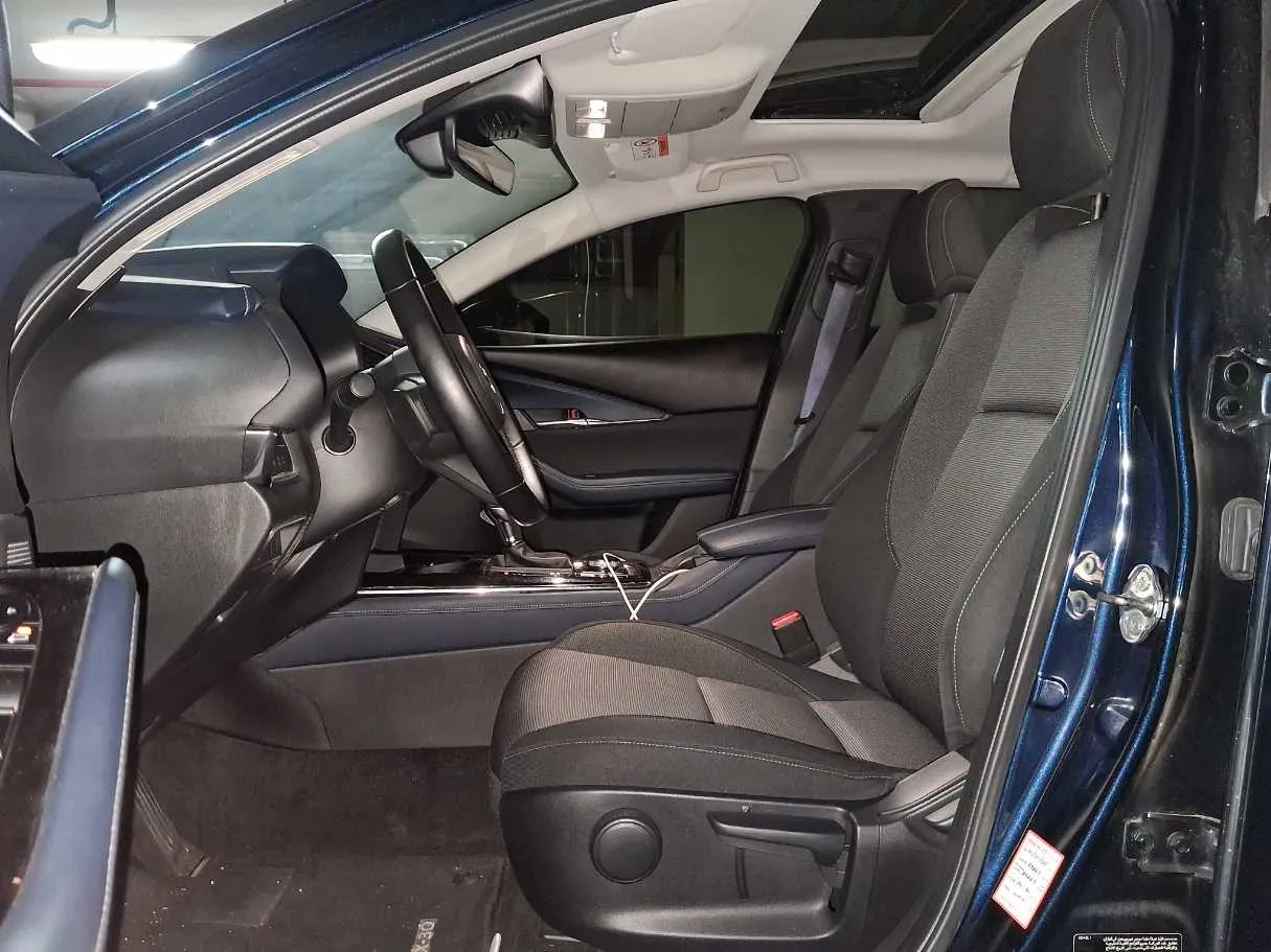 Car image 12