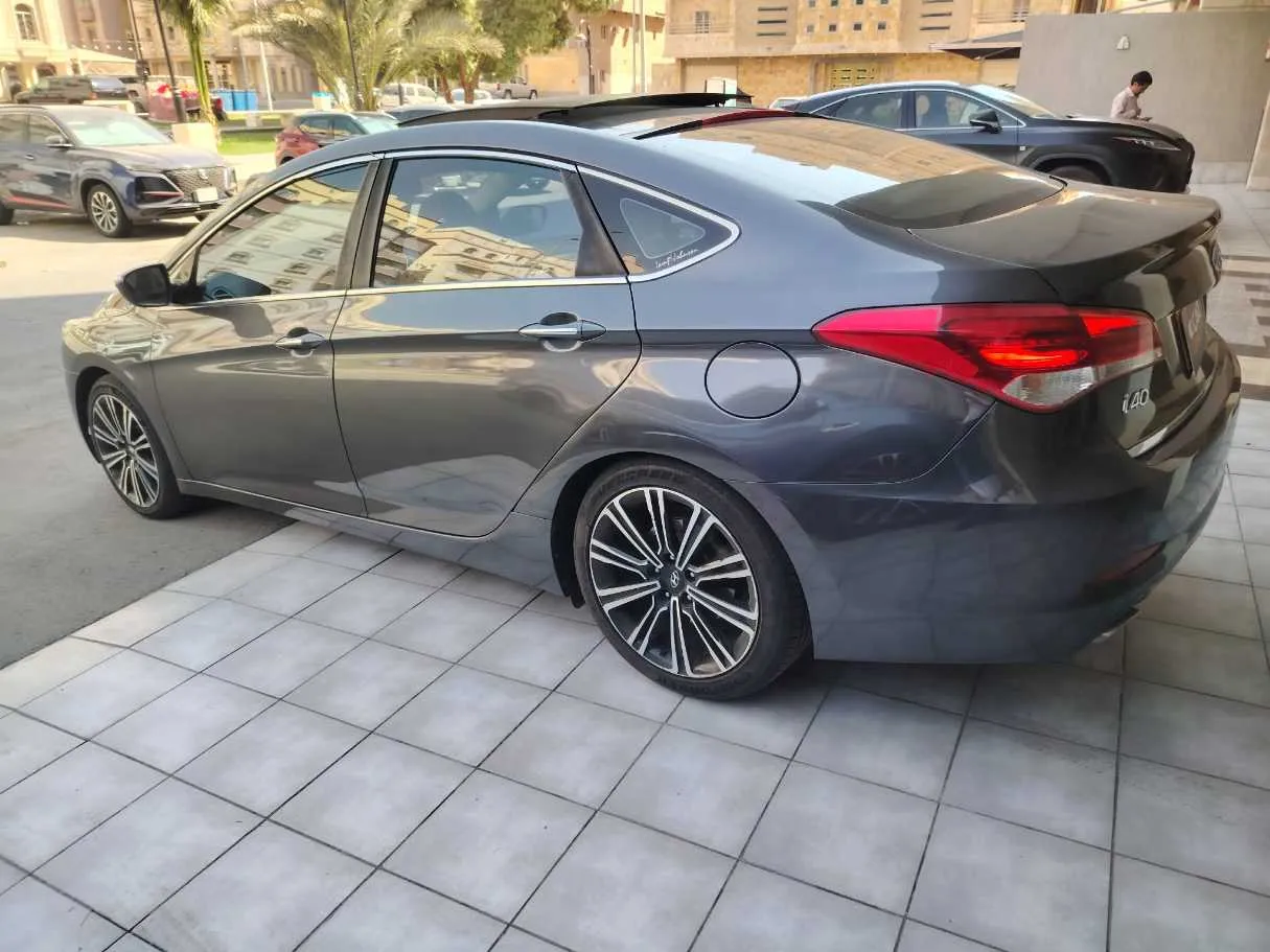 Car image 7