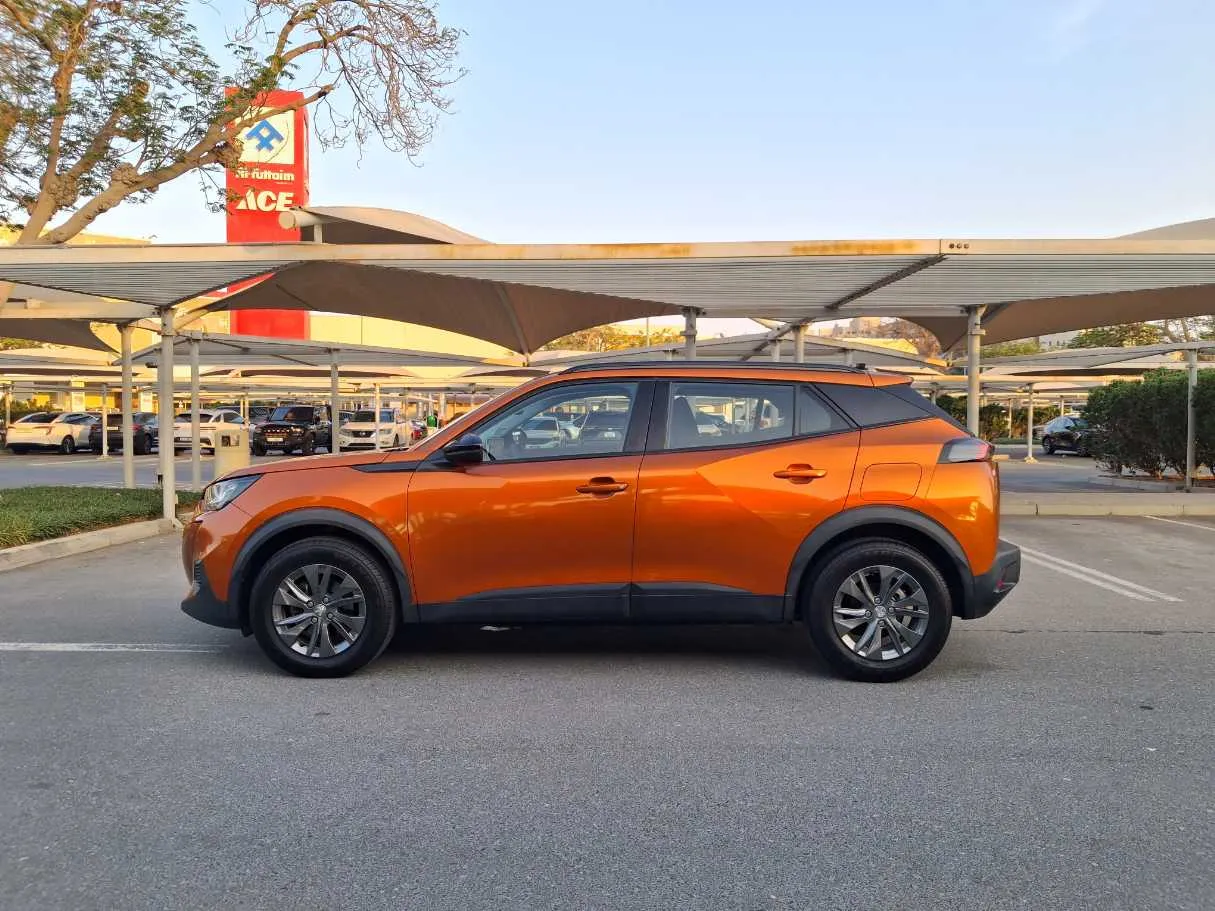 Car image 4