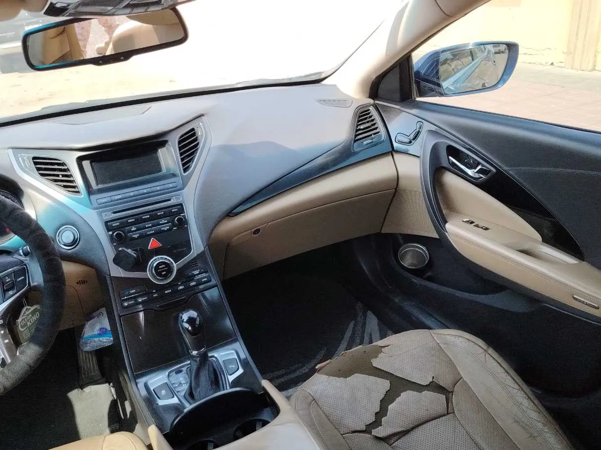 Car image 22