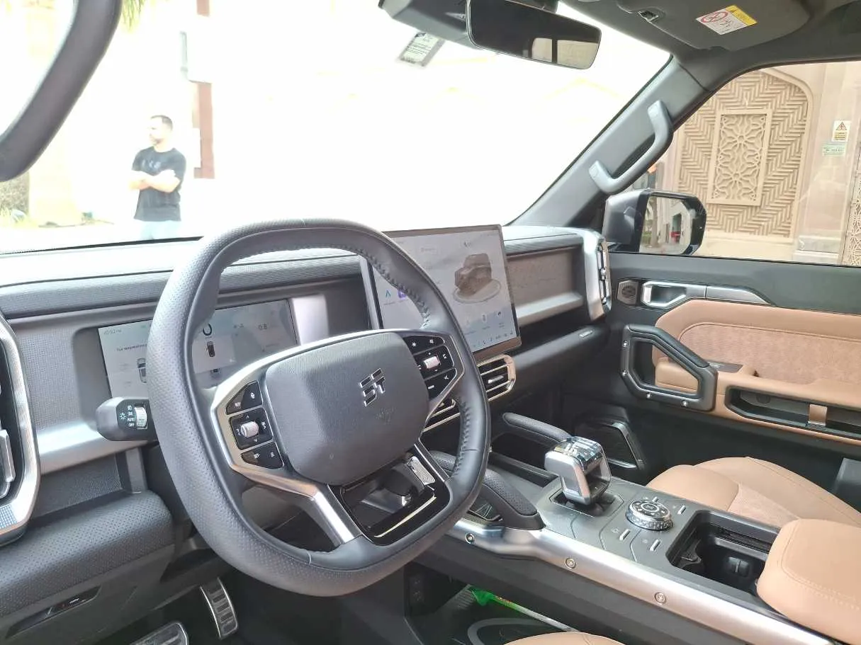 Car image 11