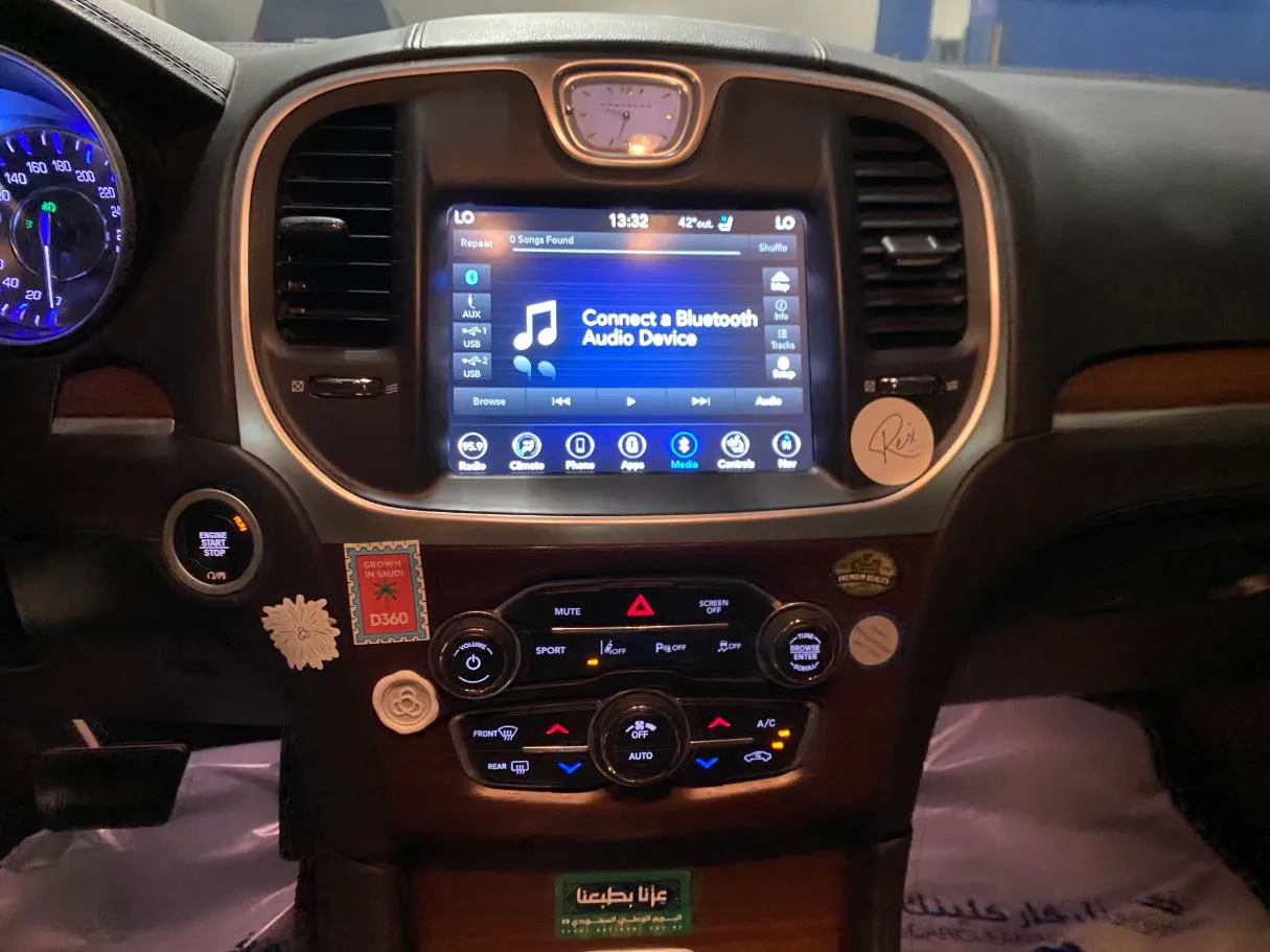 Car image 14