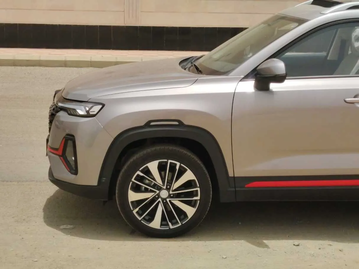 Car image 9