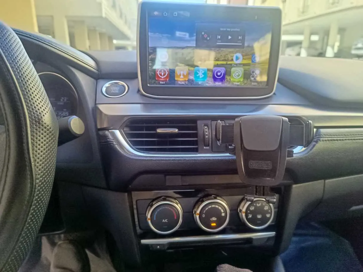 Car image 19