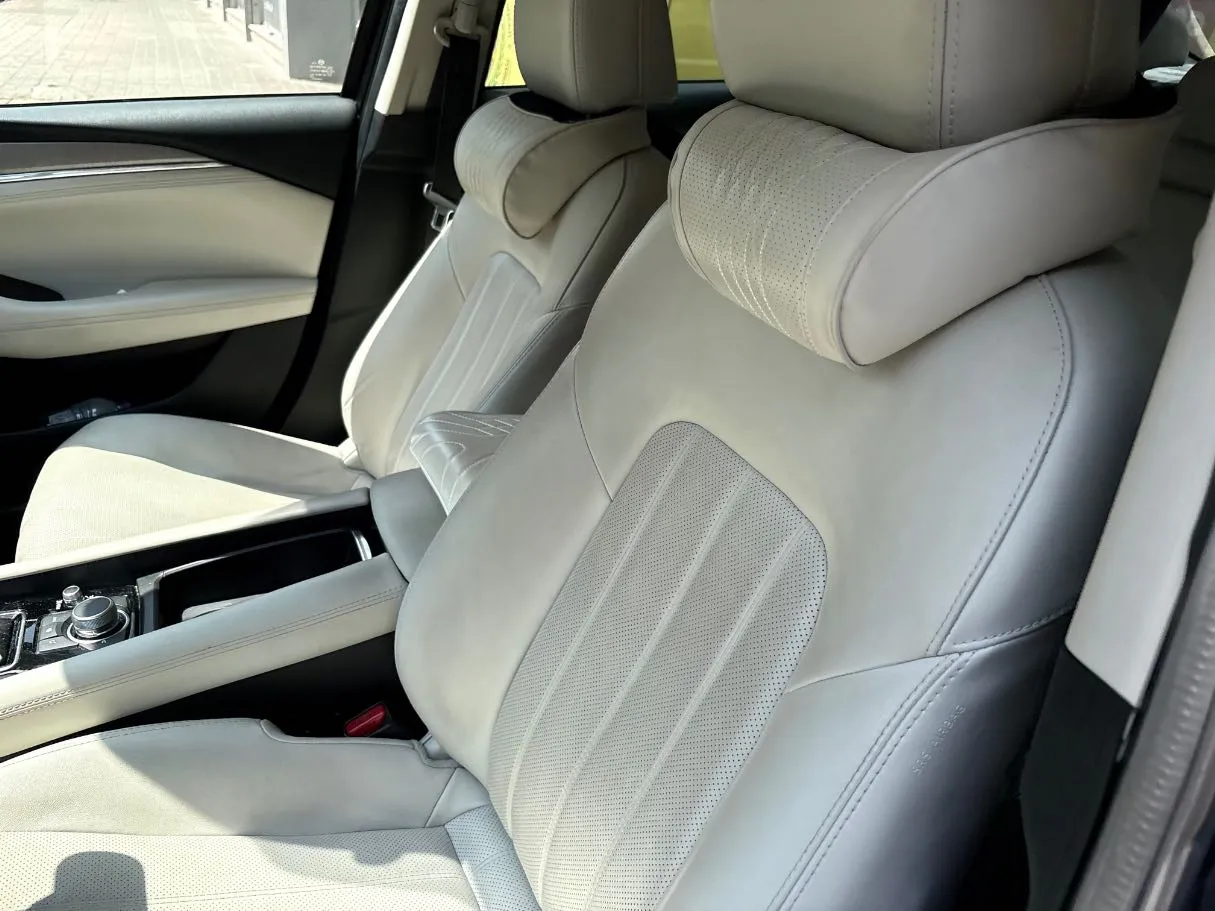 Car image 13