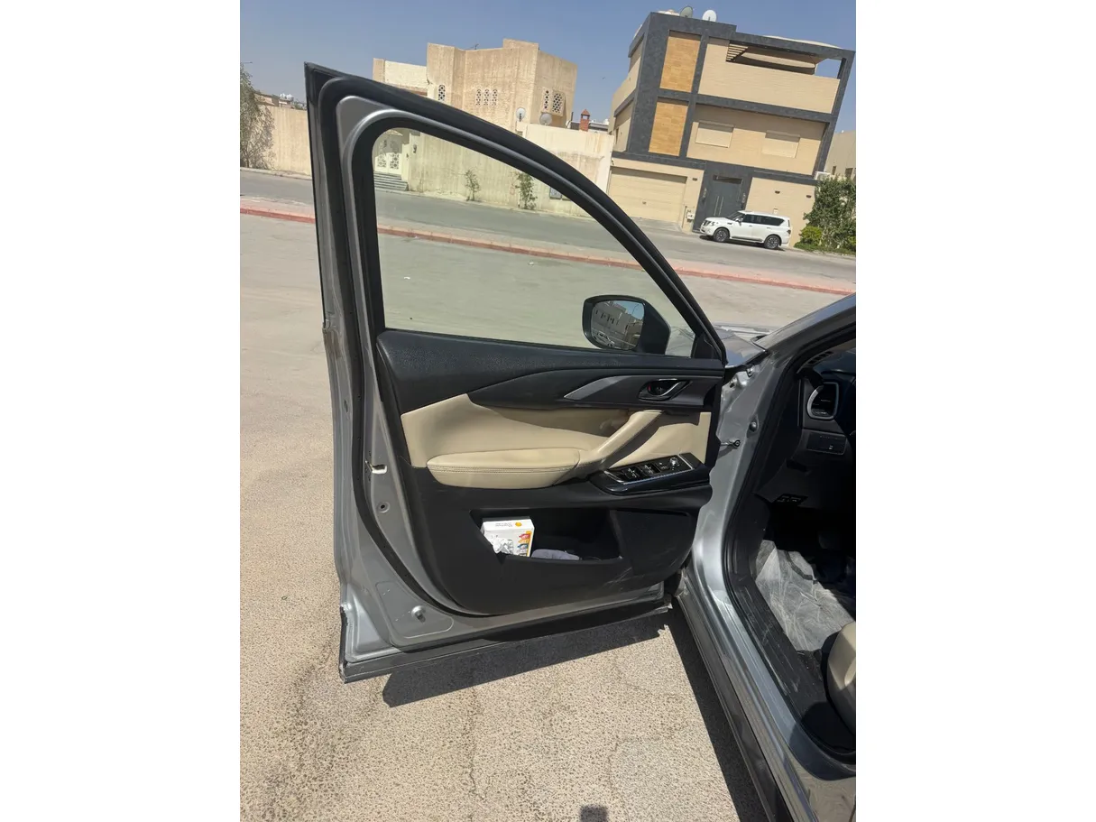 Car image 10