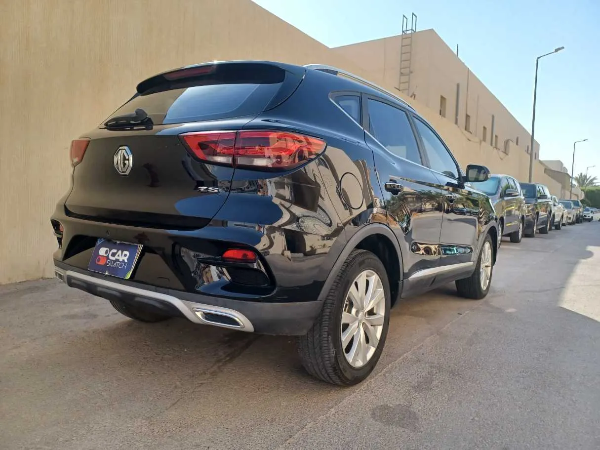 Car image 5