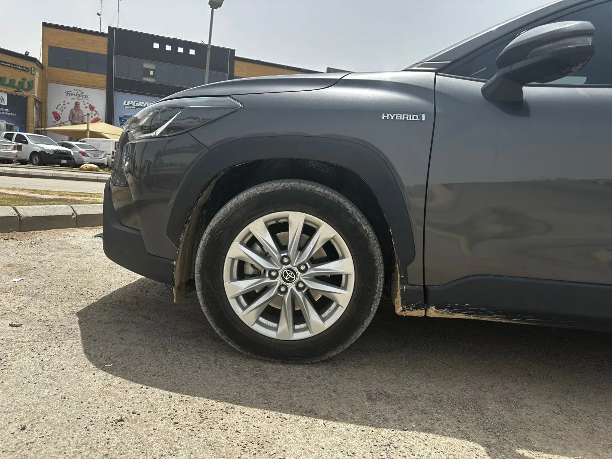Car image 9