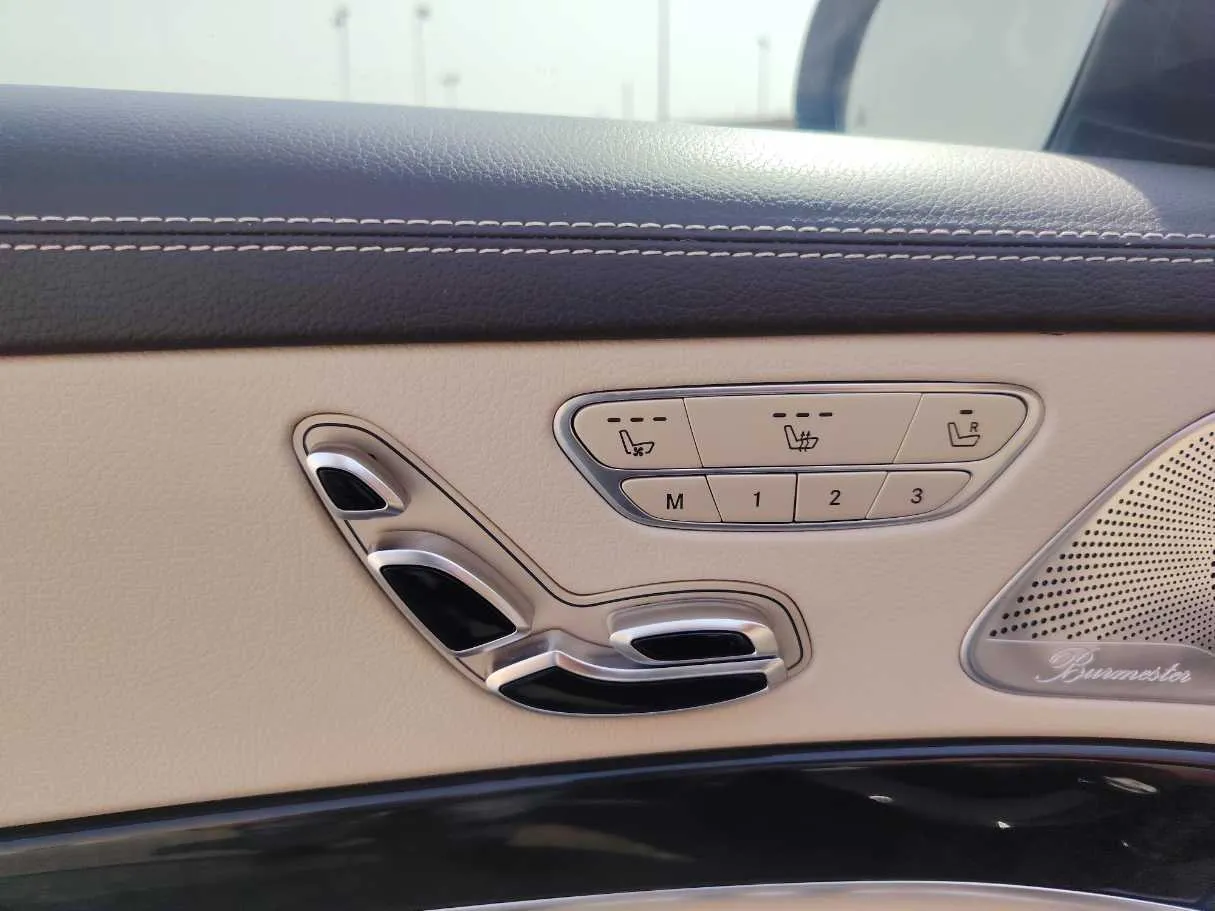 Car image 30