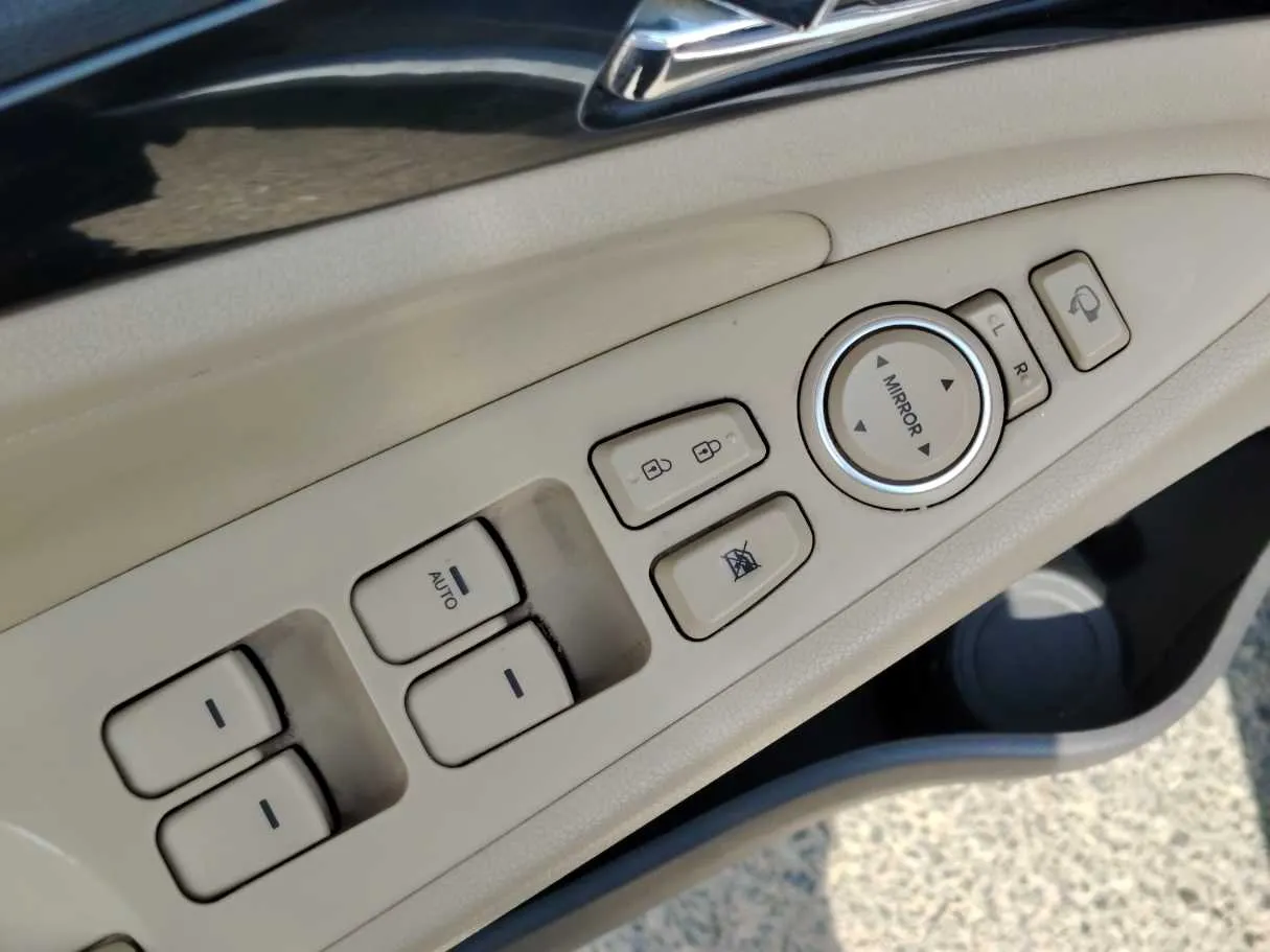 Car image 34