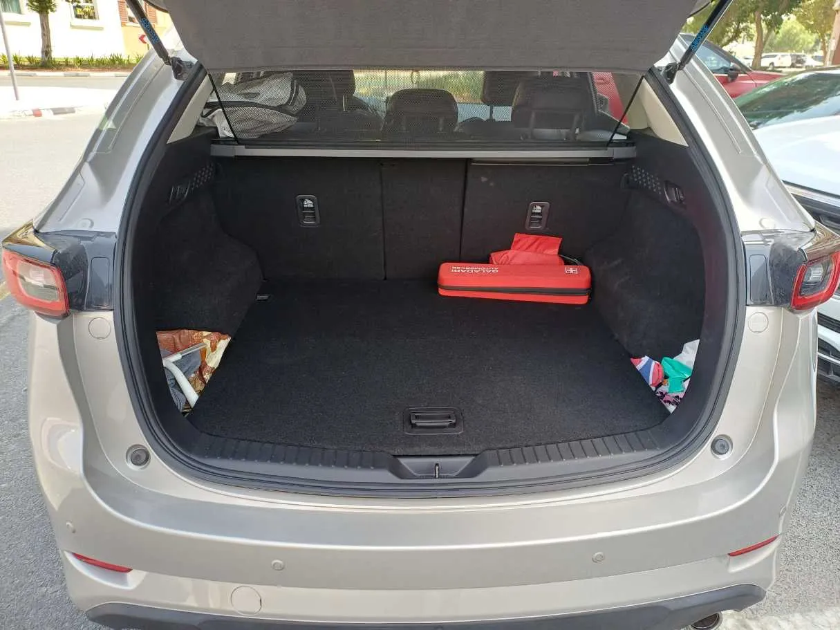 Car image 20
