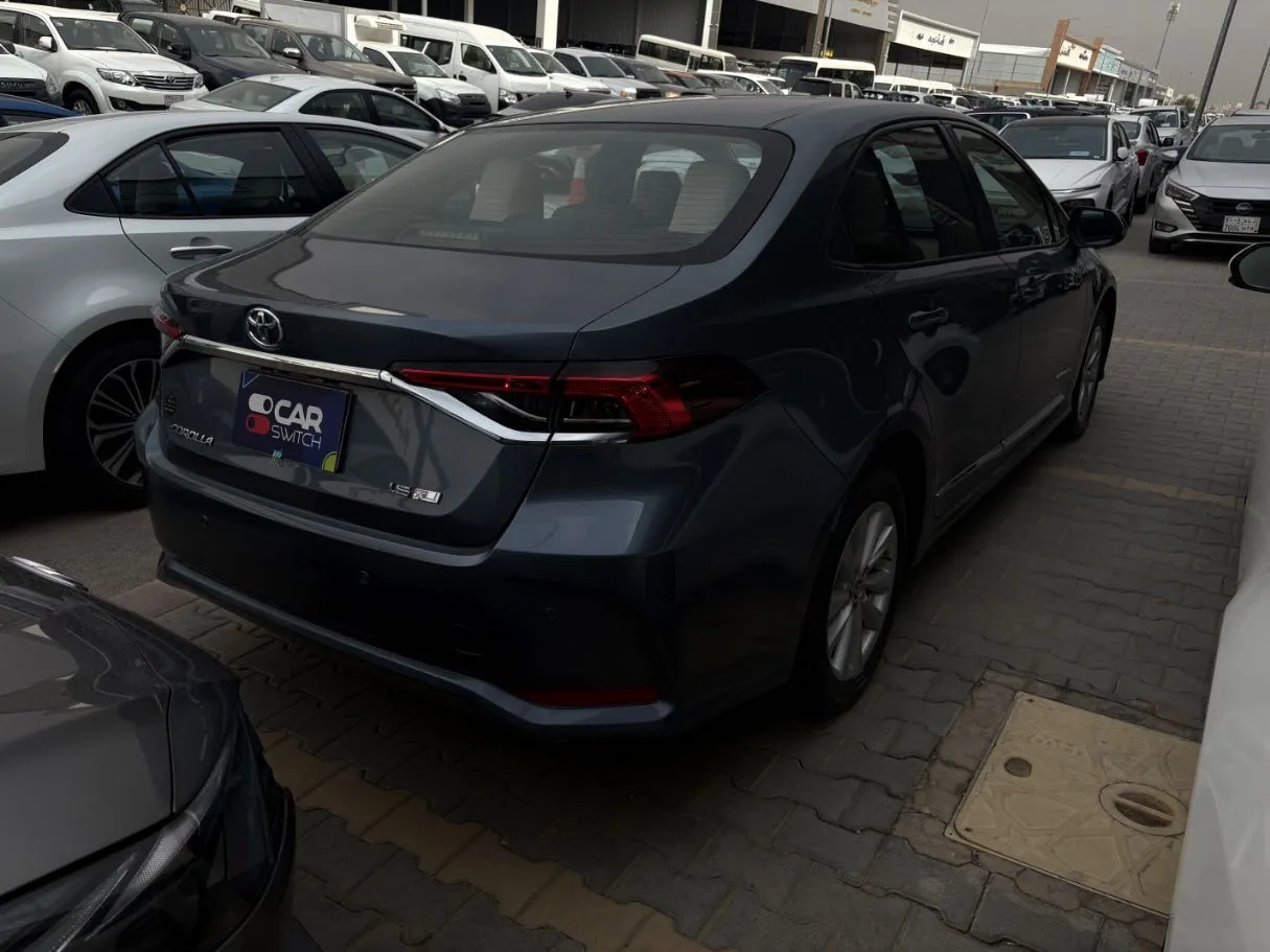 Car image 4
