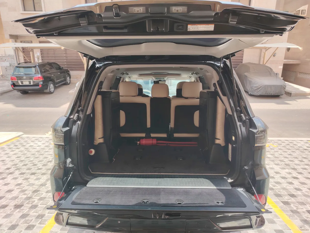 Car image 25