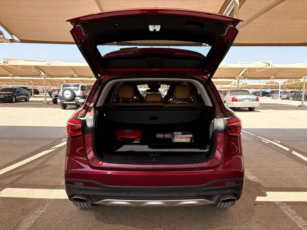 Car image 24