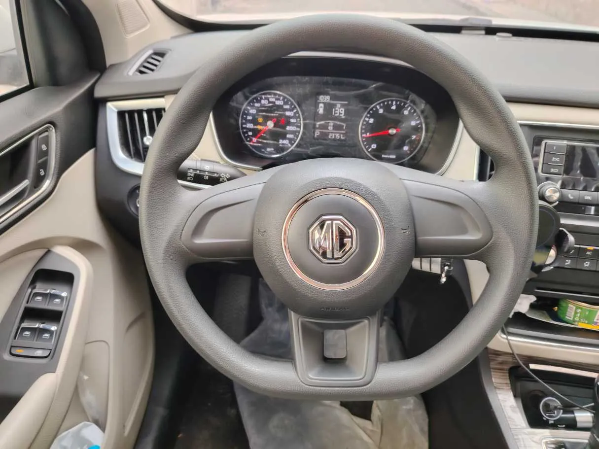 Car image 8