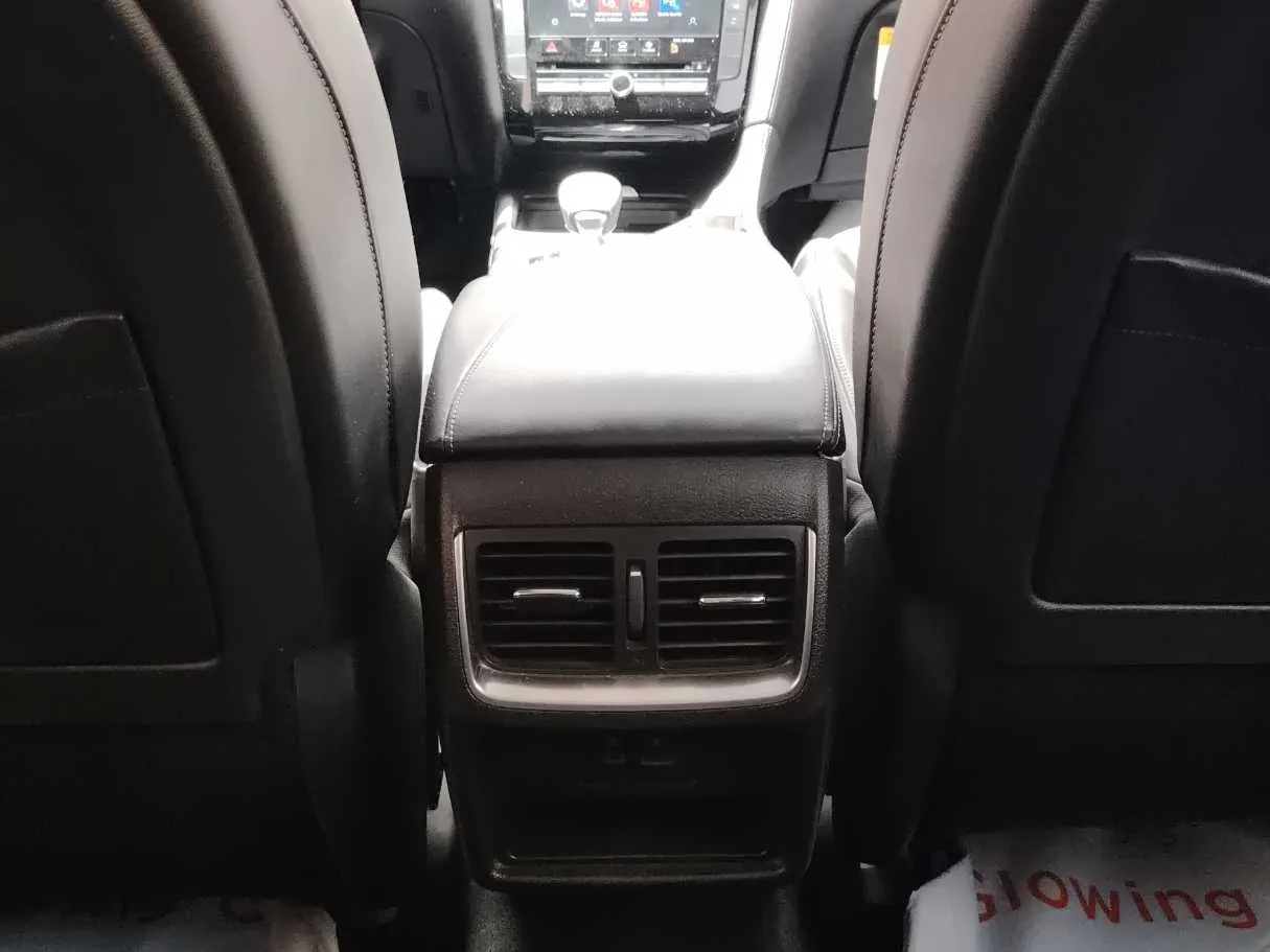 Car image 29