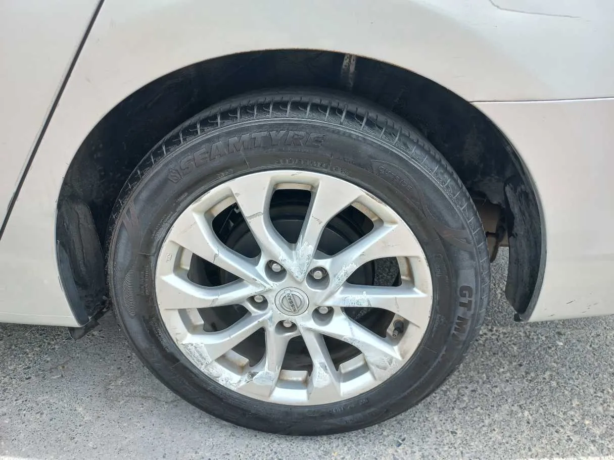 Car image 8