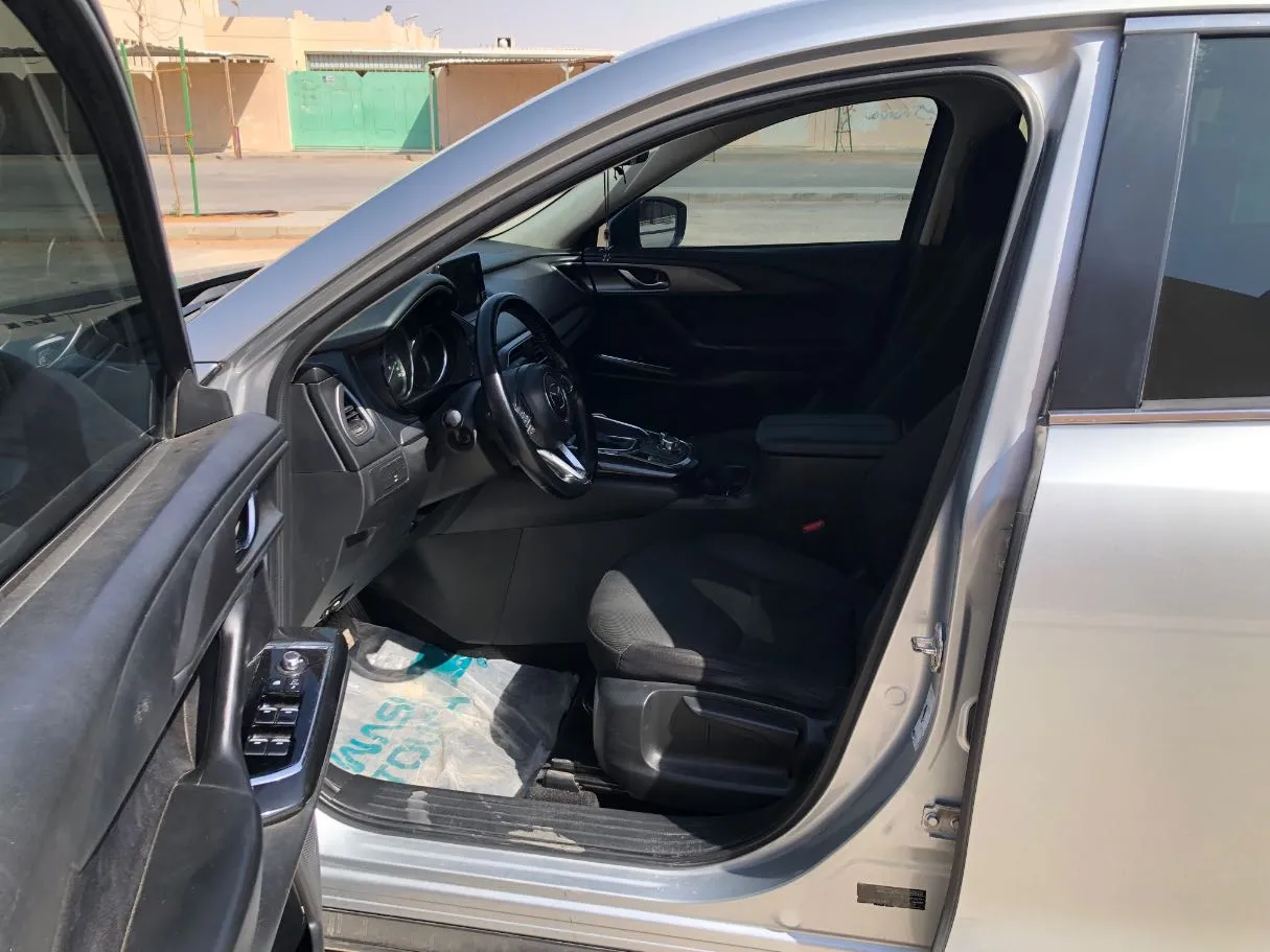 Car image 12