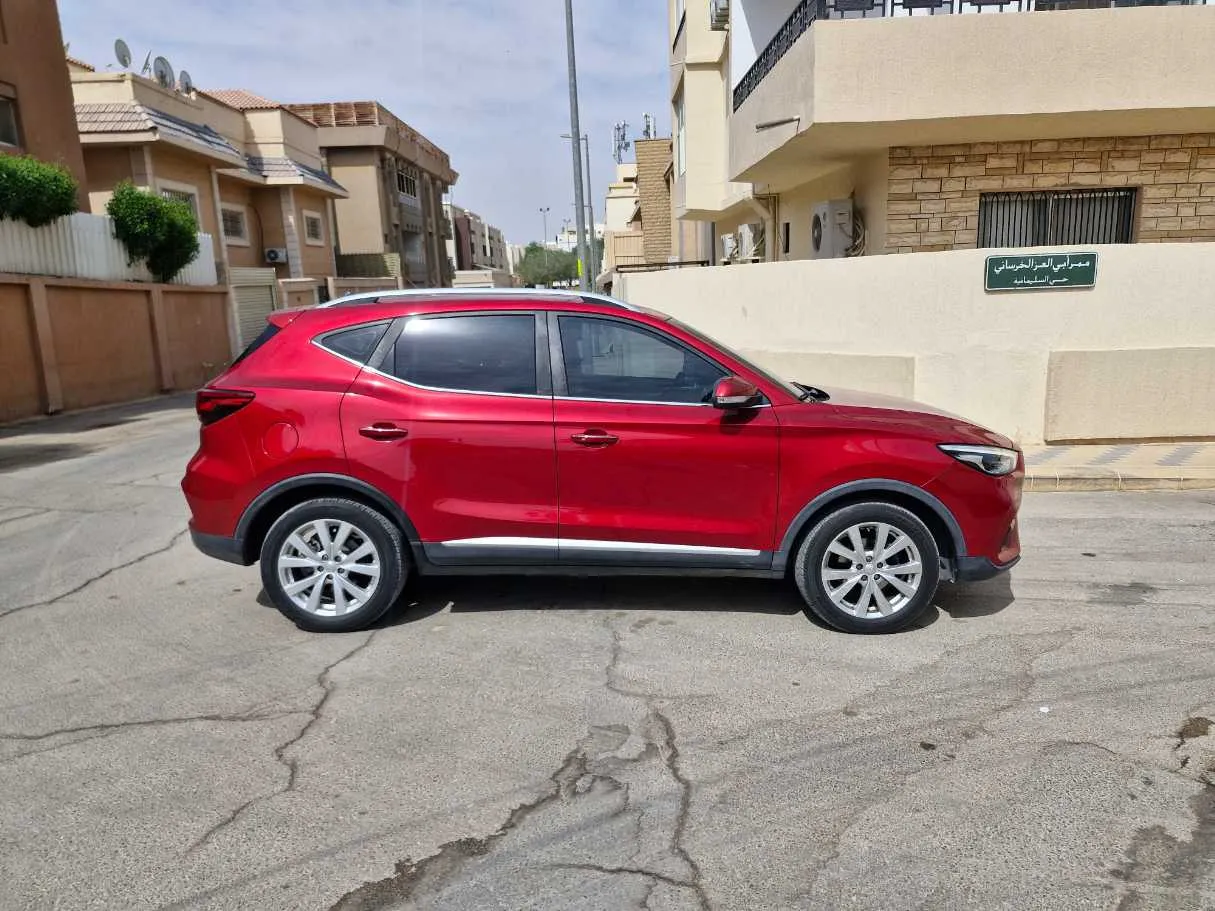 Car image 4