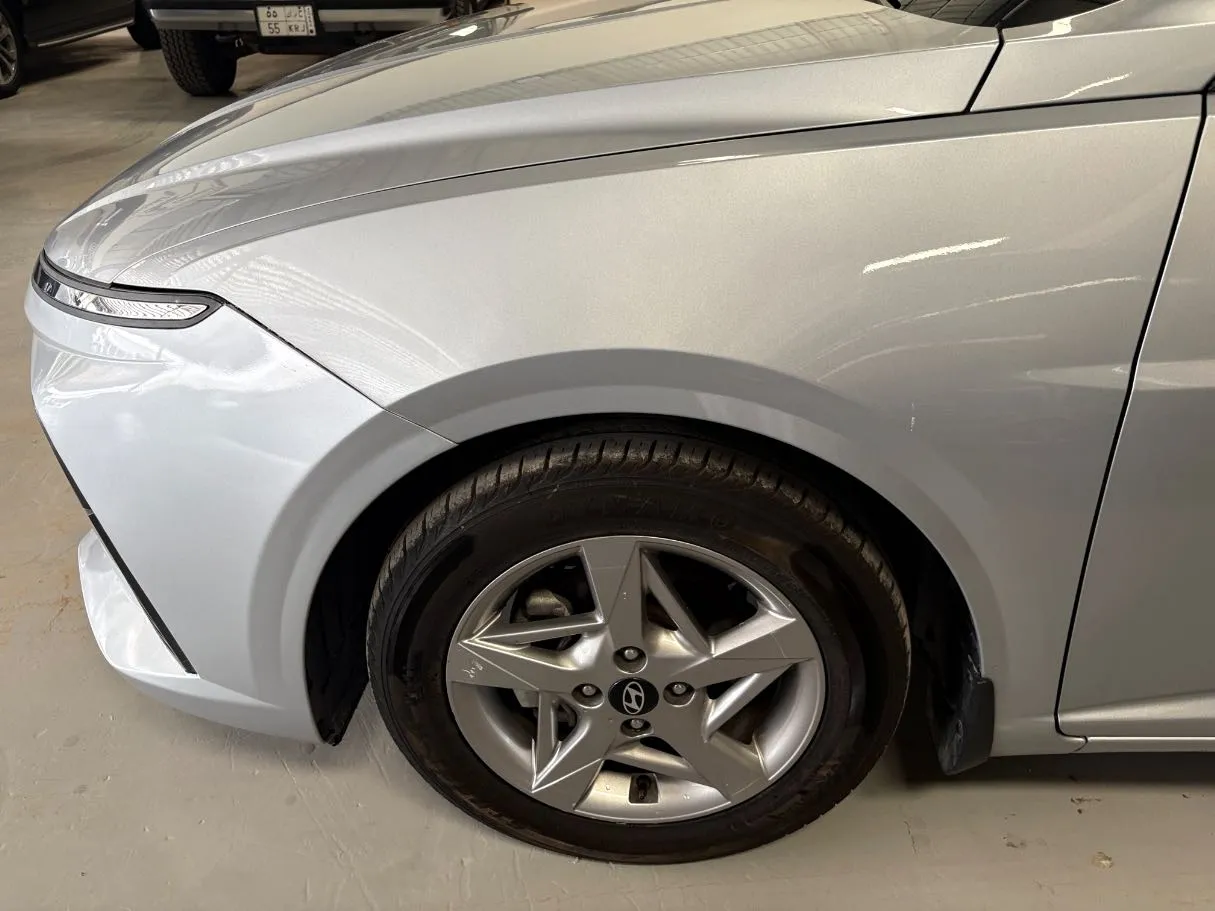 Car image 7
