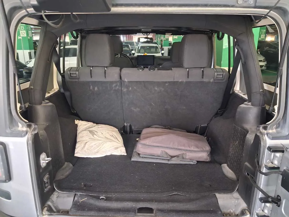 Car image 21