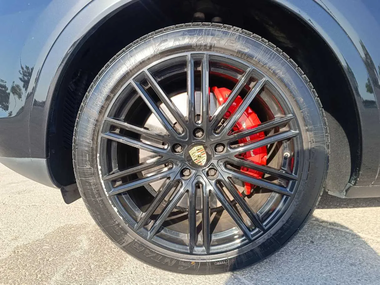 Car image 11