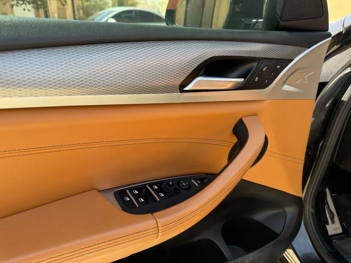 Car image 24