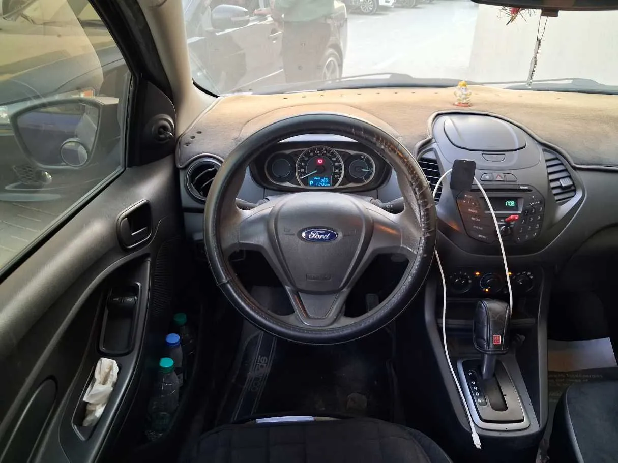 Car image 10