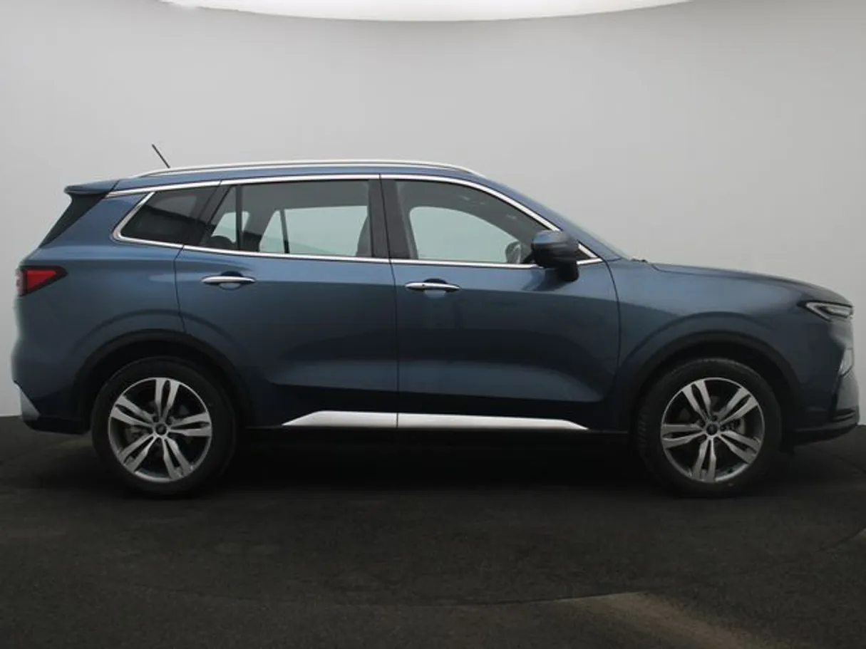 Car image 13