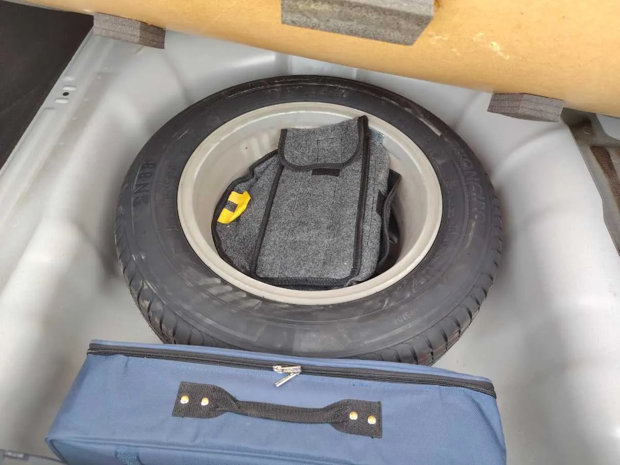 Car image 33