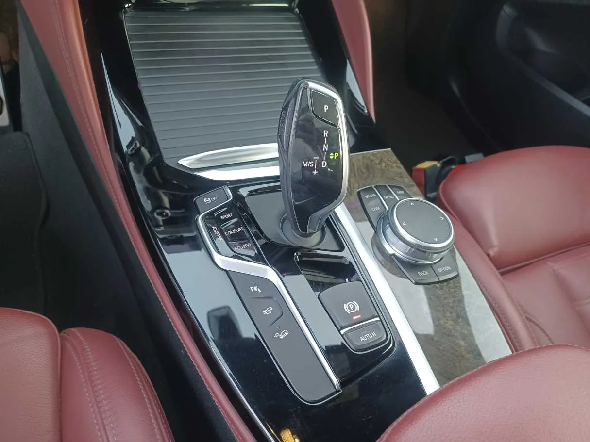 Car image 17