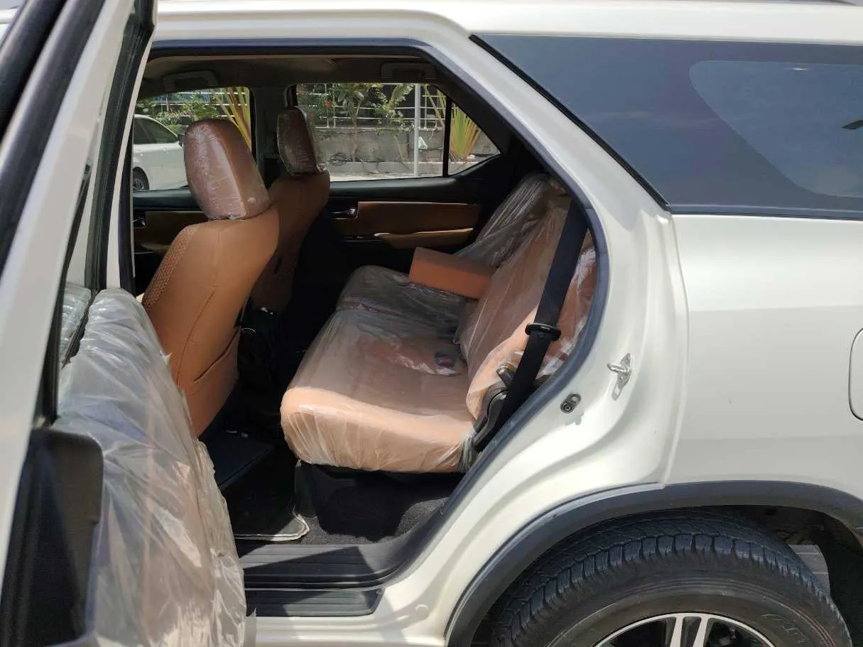 Car image 16