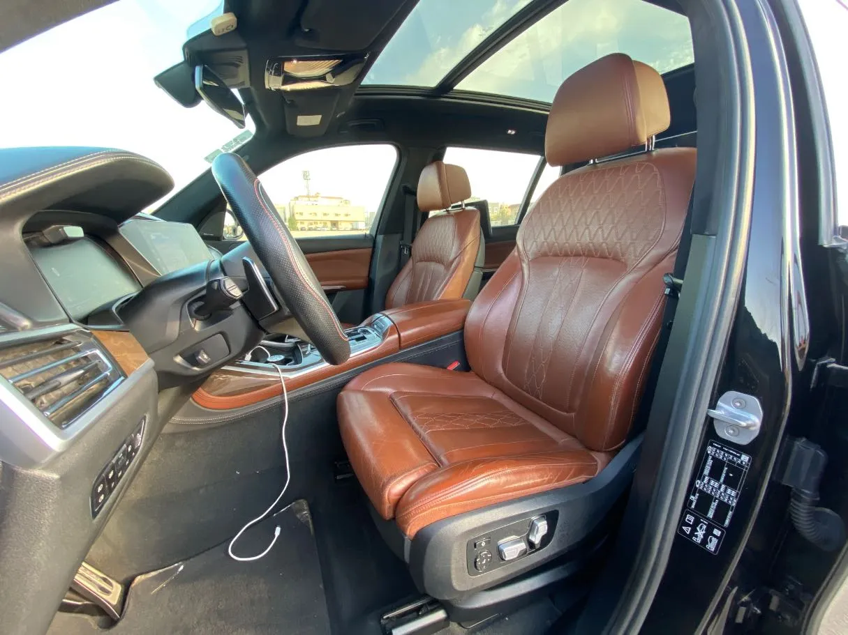 Car image 11