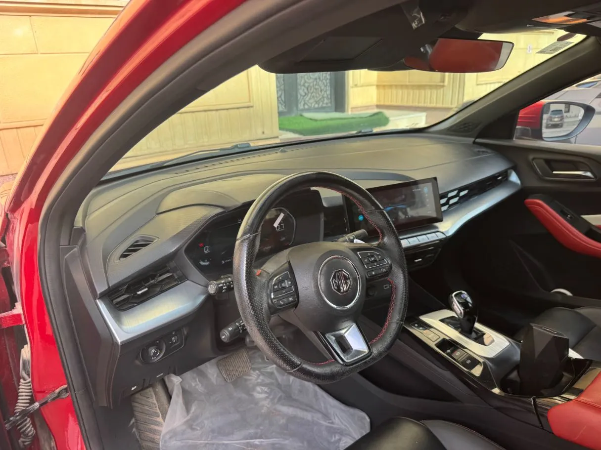 Car image 11