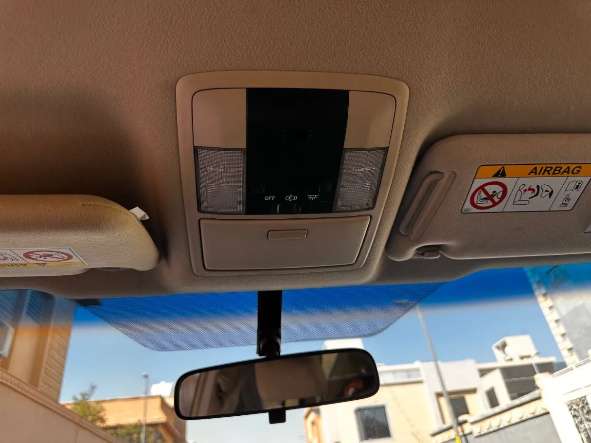Car image 24