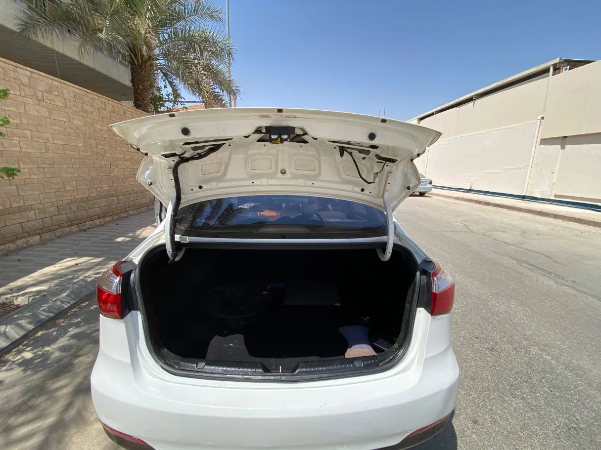 Car image 17