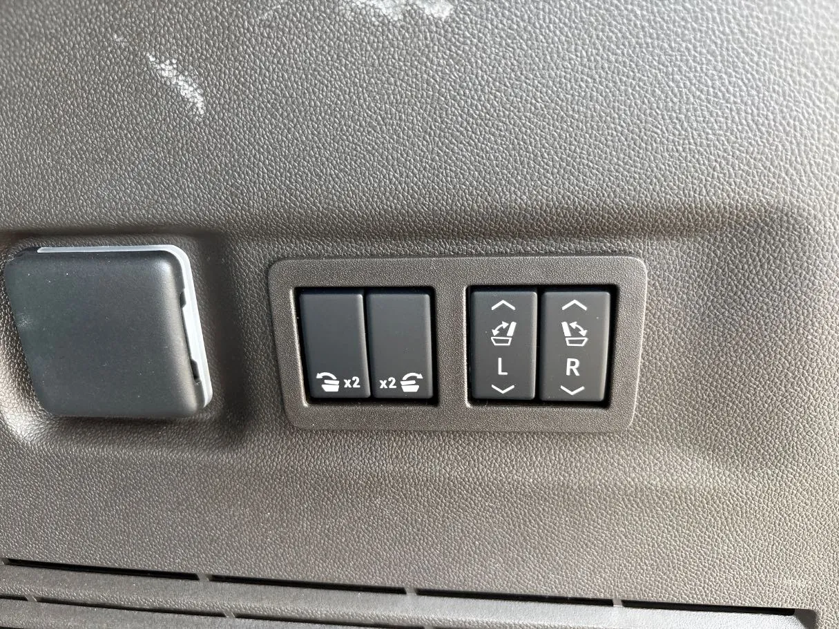 Car image 37