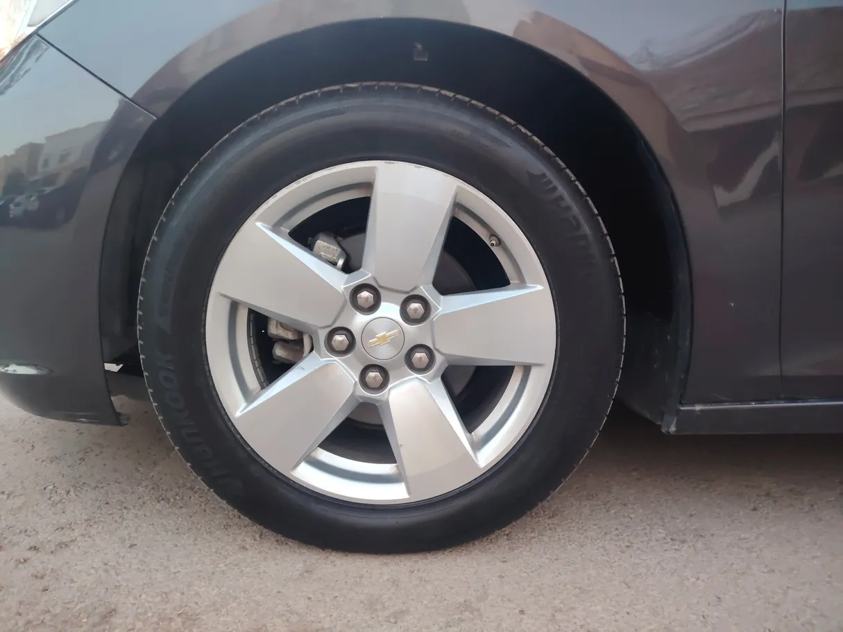 Car image 9