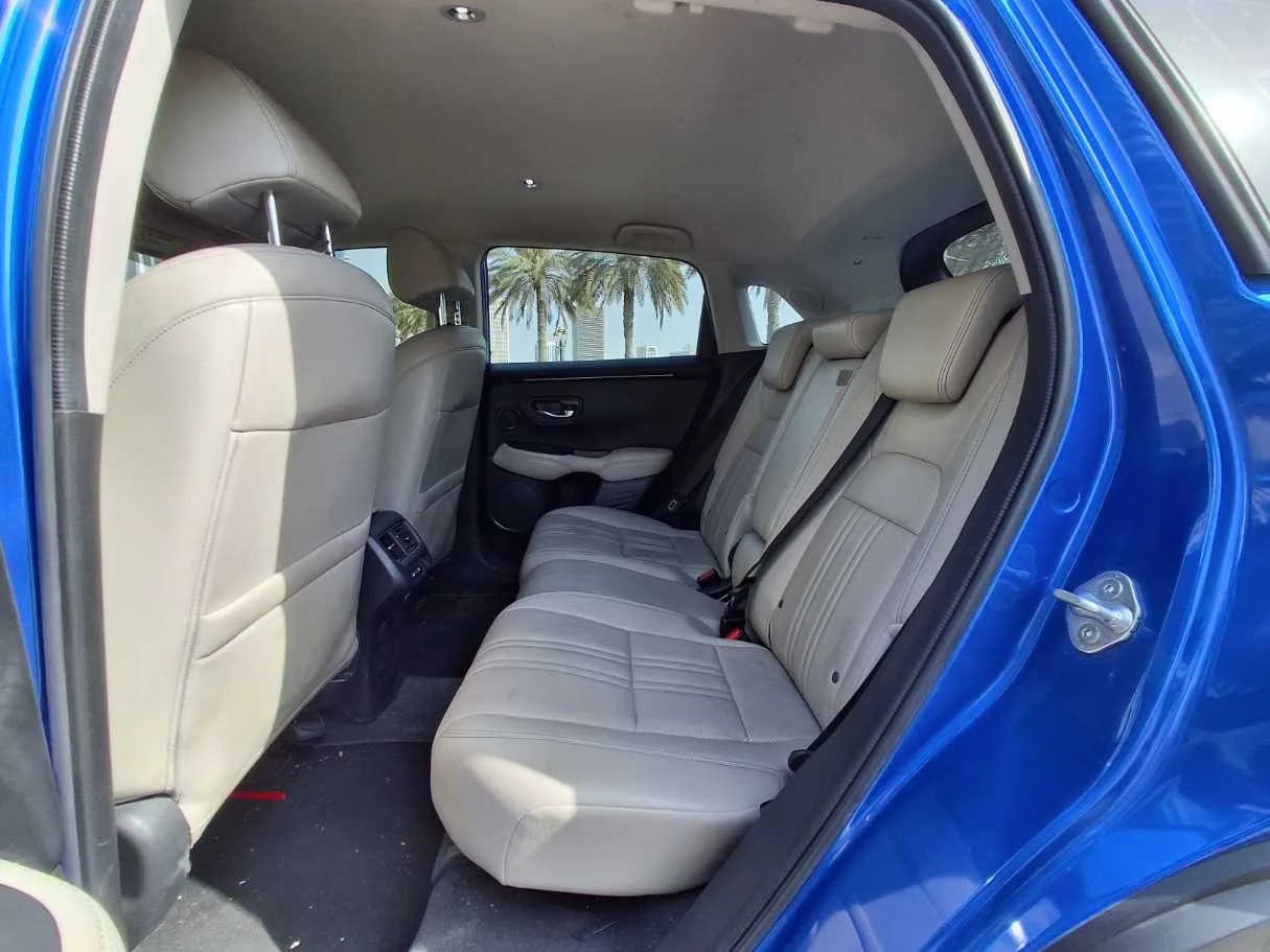 Car image 13