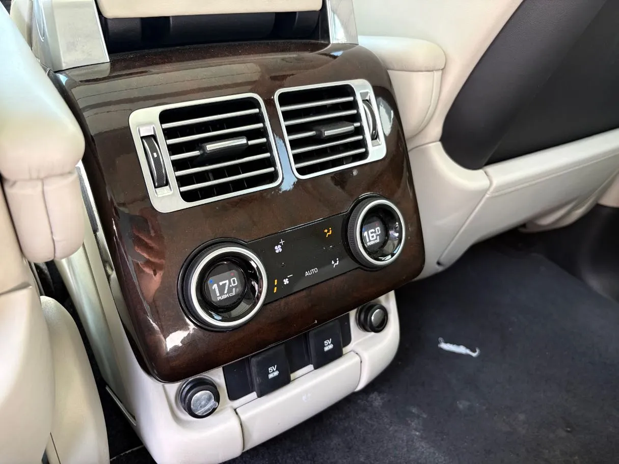 Car image 28