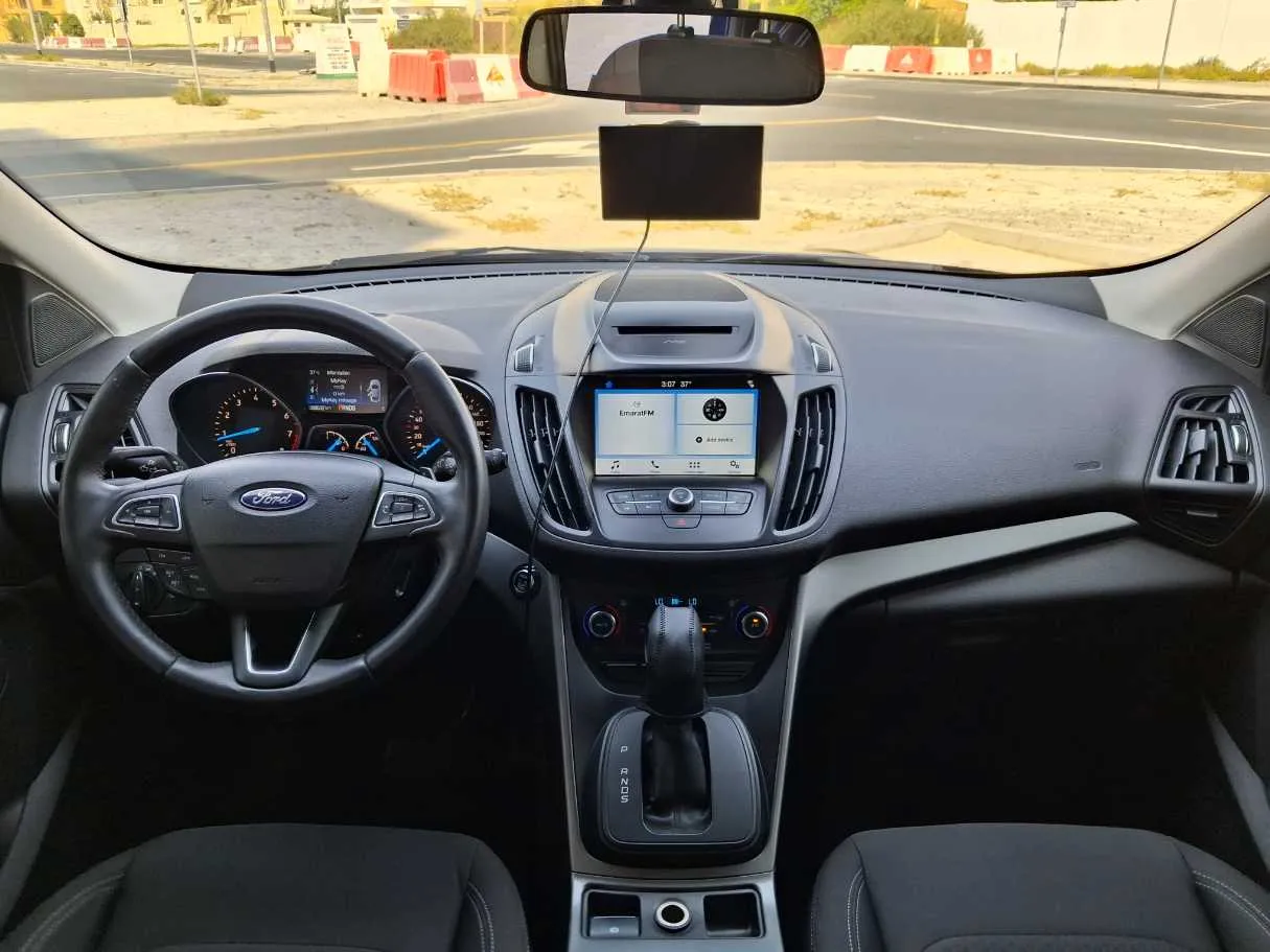 Car image 14