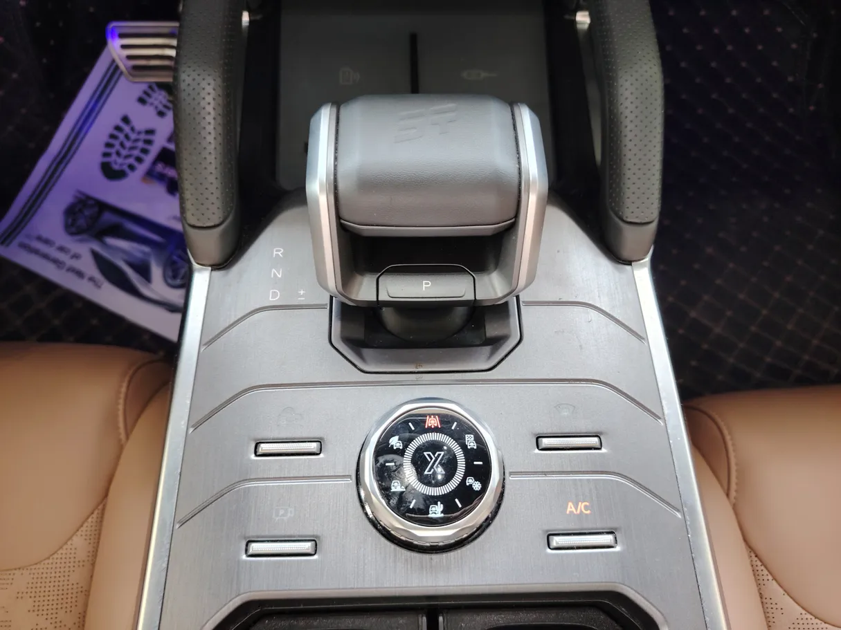 Car image 24